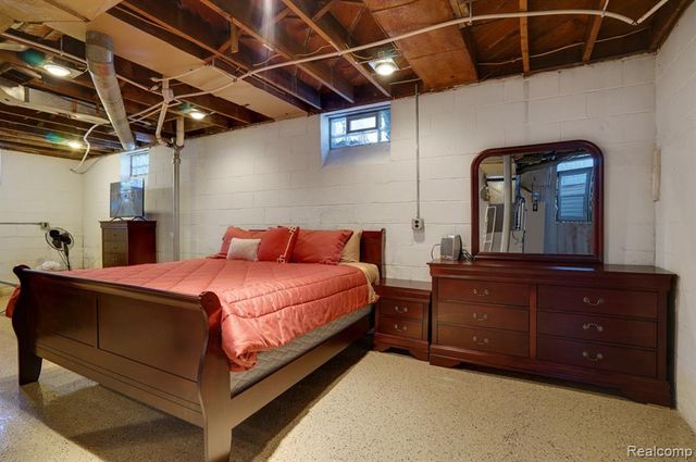 839 E Bennett Avenue, Ferndale, MI 48220