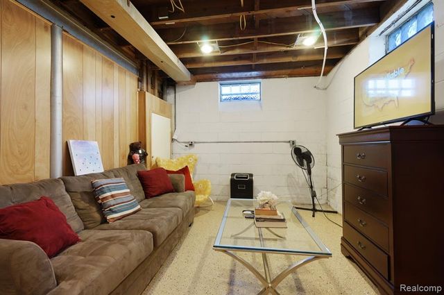 839 E Bennett Avenue, Ferndale, MI 48220