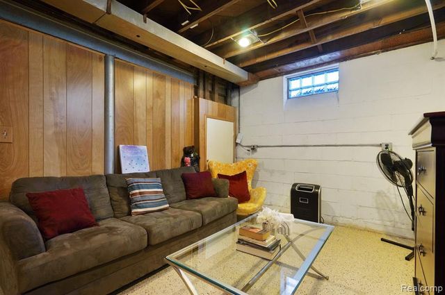 839 E Bennett Avenue, Ferndale, MI 48220