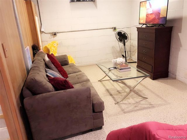 839 E Bennett Avenue, Ferndale, MI 48220