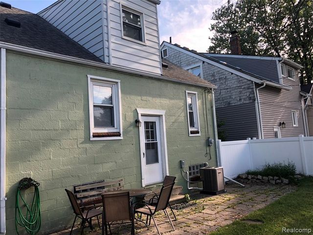 839 E Bennett Avenue, Ferndale, MI 48220