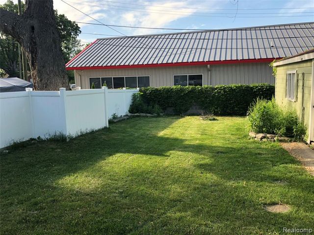 839 E Bennett Avenue, Ferndale, MI 48220