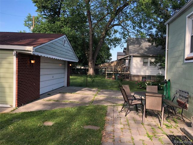 839 E Bennett Avenue, Ferndale, MI 48220