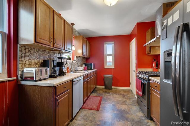 839 E Bennett Avenue, Ferndale, MI 48220