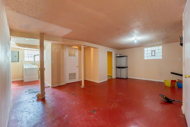 10211 S Eberhart Avenue, Chicago, IL 60628