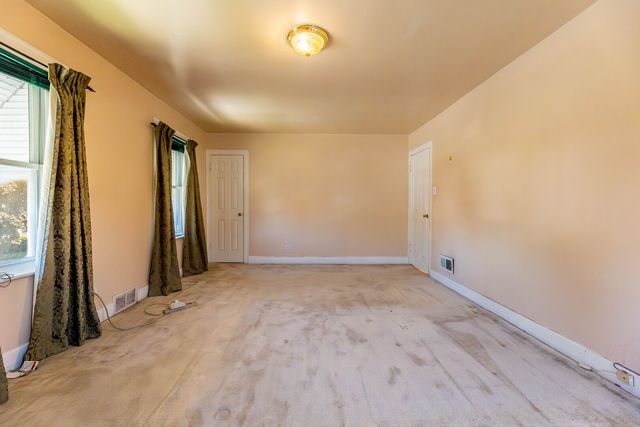 10211 S Eberhart Avenue, Chicago, IL 60628