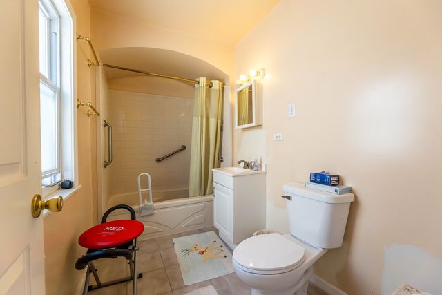 10211 S Eberhart Avenue, Chicago, IL 60628