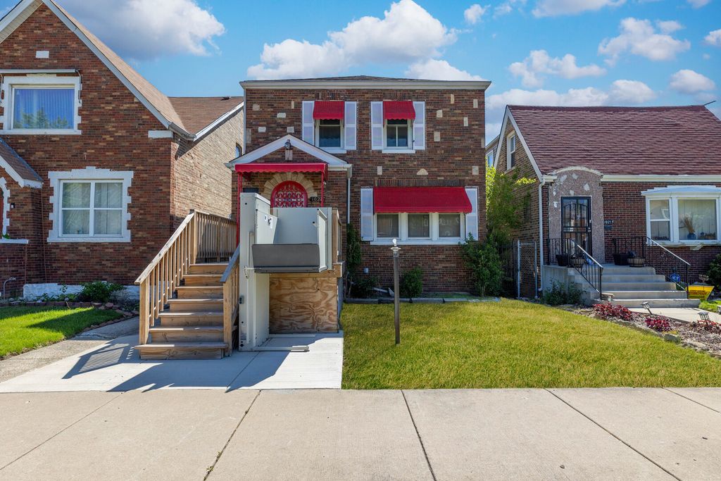 10211 S Eberhart Avenue, Chicago, IL 60628
