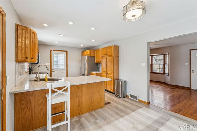 6900 Foxcroft Drive, Affton, MO 63123