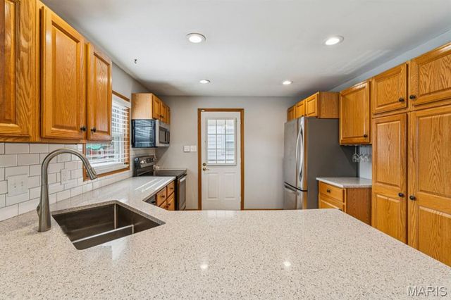 6900 Foxcroft Drive, Affton, MO 63123