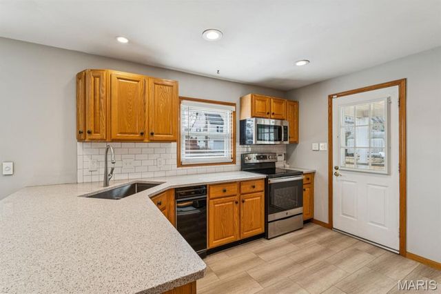 6900 Foxcroft Drive, Affton, MO 63123