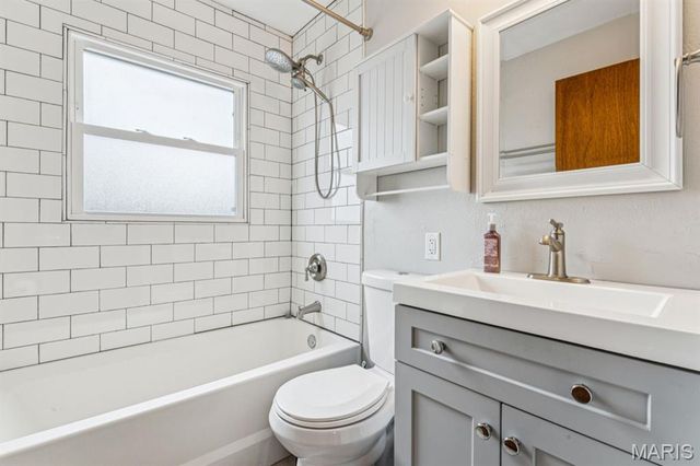 6900 Foxcroft Drive, Affton, MO 63123