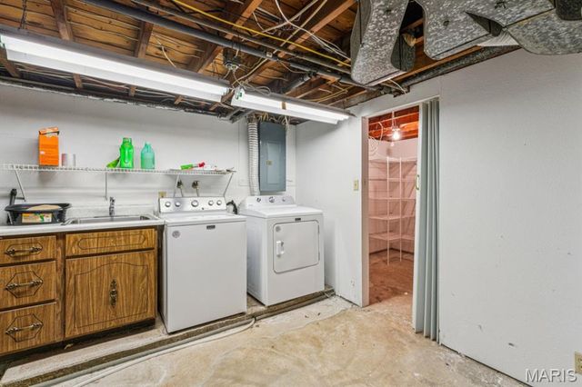 6900 Foxcroft Drive, Affton, MO 63123