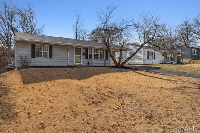 6900 Foxcroft Drive, Affton, MO 63123