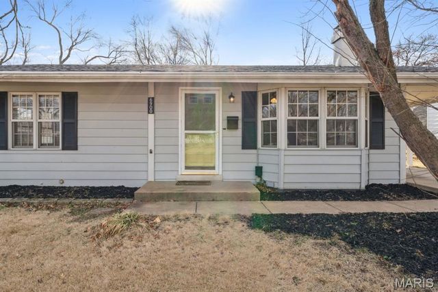 6900 Foxcroft Drive, Affton, MO 63123