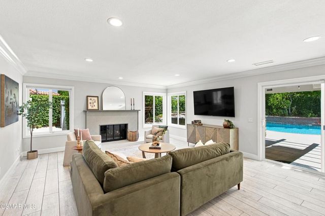 1312 Dubonnet Court, Oak Park, CA 91377
