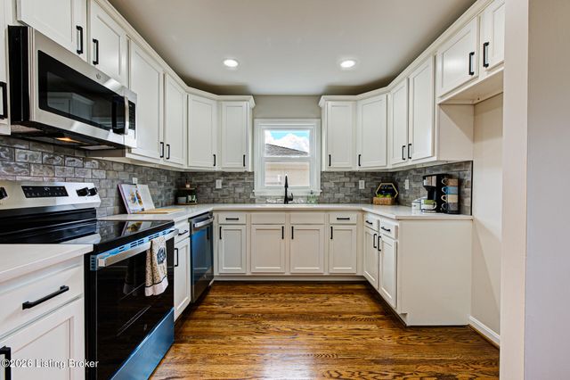 2011 Janlyn Rd, Jeffersontown, KY 40299