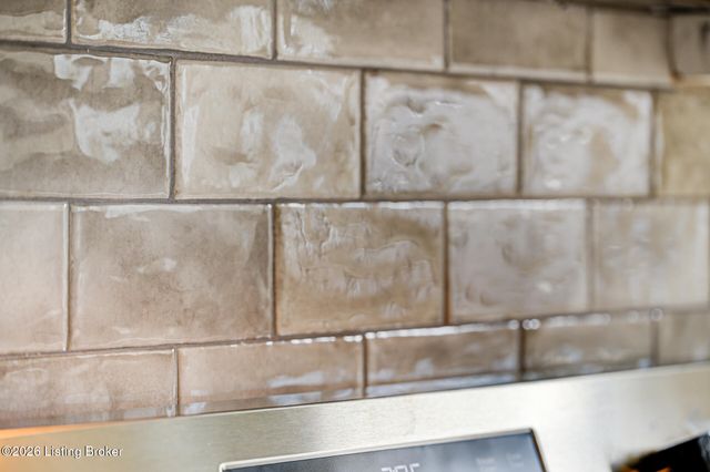 2011 Janlyn Rd, Jeffersontown, KY 40299