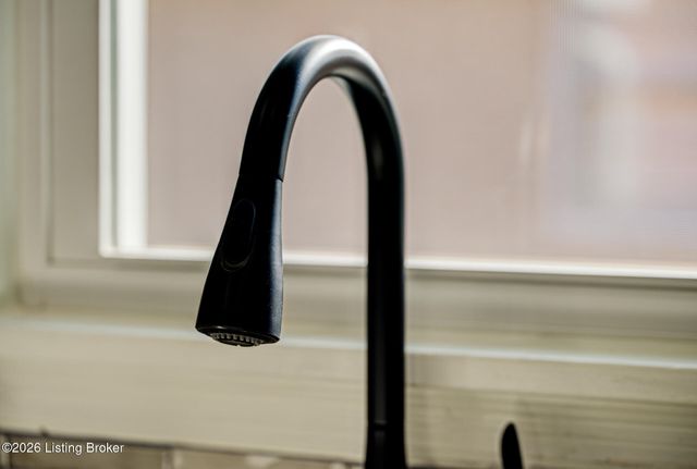 2011 Janlyn Rd, Jeffersontown, KY 40299