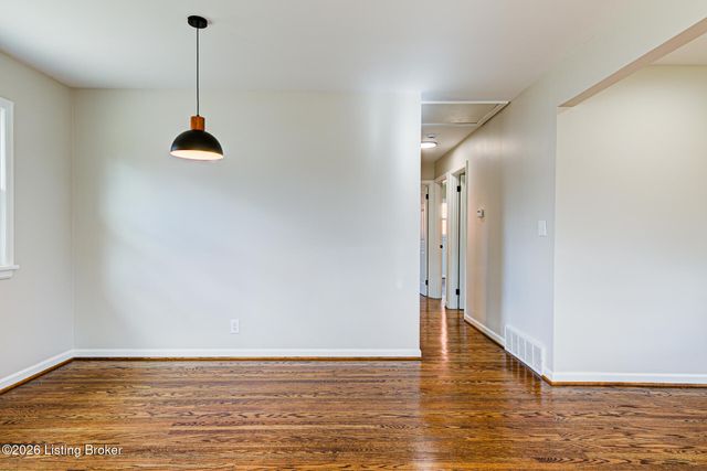 2011 Janlyn Rd, Jeffersontown, KY 40299