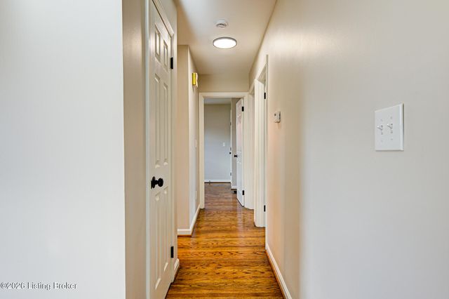 2011 Janlyn Rd, Jeffersontown, KY 40299