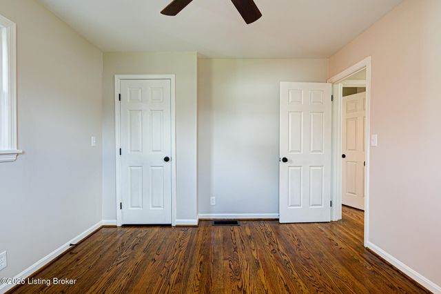 2011 Janlyn Rd, Jeffersontown, KY 40299