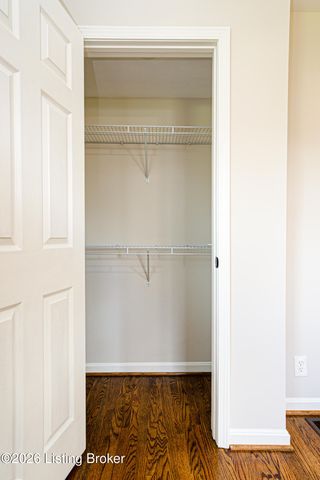 2011 Janlyn Rd, Jeffersontown, KY 40299