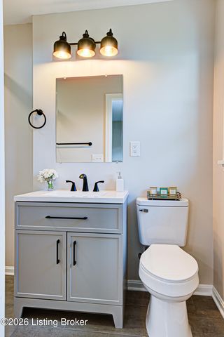 2011 Janlyn Rd, Jeffersontown, KY 40299