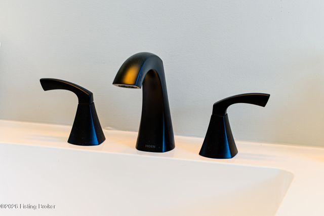 2011 Janlyn Rd, Jeffersontown, KY 40299