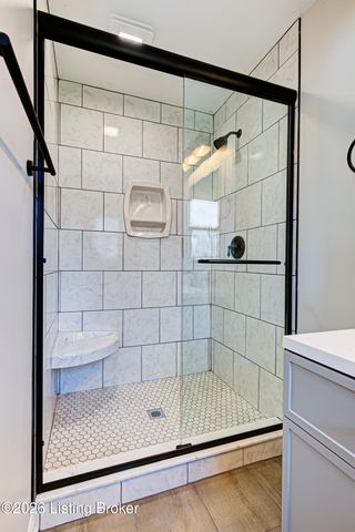 2011 Janlyn Rd, Jeffersontown, KY 40299