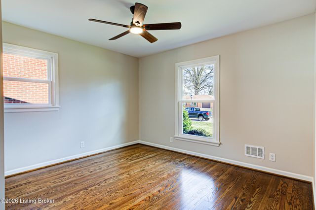 2011 Janlyn Rd, Jeffersontown, KY 40299