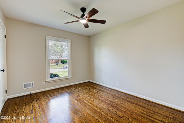 2011 Janlyn Rd, Jeffersontown, KY 40299