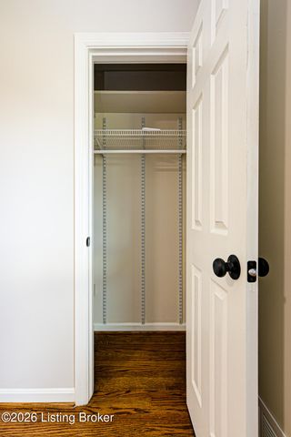 2011 Janlyn Rd, Jeffersontown, KY 40299