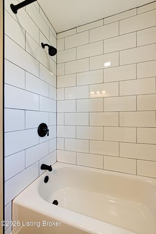 2011 Janlyn Rd, Jeffersontown, KY 40299