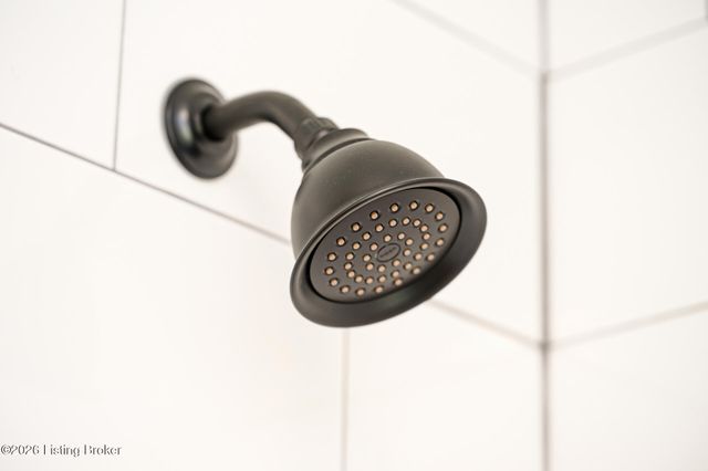 2011 Janlyn Rd, Jeffersontown, KY 40299