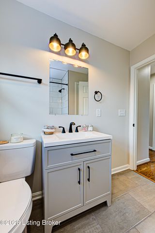 2011 Janlyn Rd, Jeffersontown, KY 40299