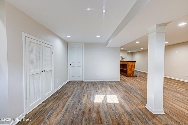 2011 Janlyn Rd, Jeffersontown, KY 40299