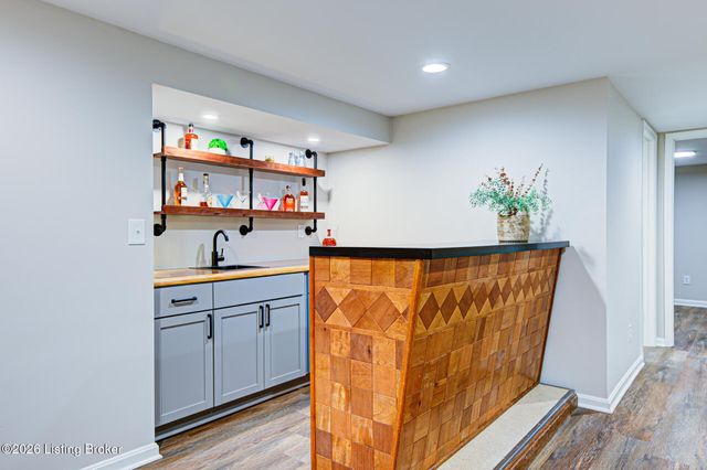 2011 Janlyn Rd, Jeffersontown, KY 40299