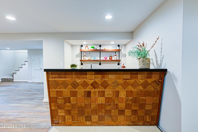 2011 Janlyn Rd, Jeffersontown, KY 40299