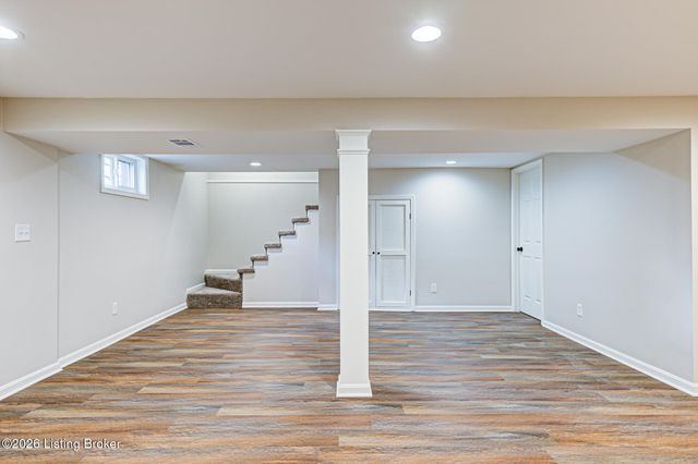 2011 Janlyn Rd, Jeffersontown, KY 40299