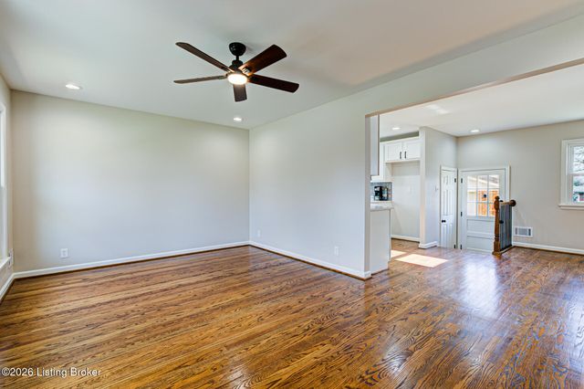 2011 Janlyn Rd, Jeffersontown, KY 40299