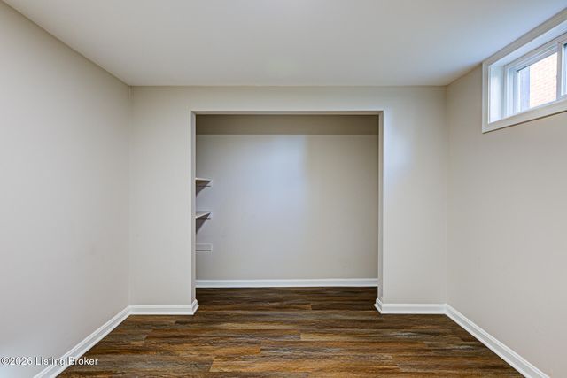 2011 Janlyn Rd, Jeffersontown, KY 40299