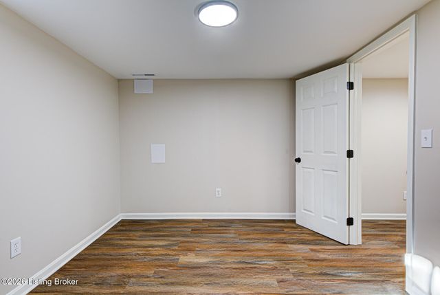 2011 Janlyn Rd, Jeffersontown, KY 40299