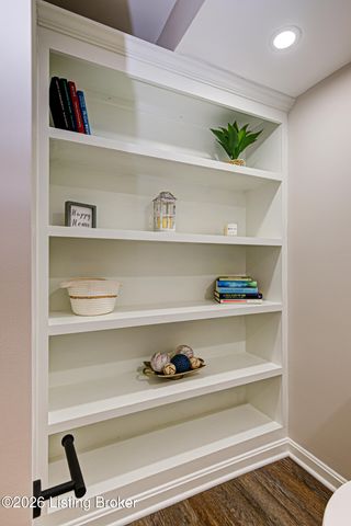 2011 Janlyn Rd, Jeffersontown, KY 40299