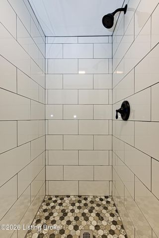 2011 Janlyn Rd, Jeffersontown, KY 40299