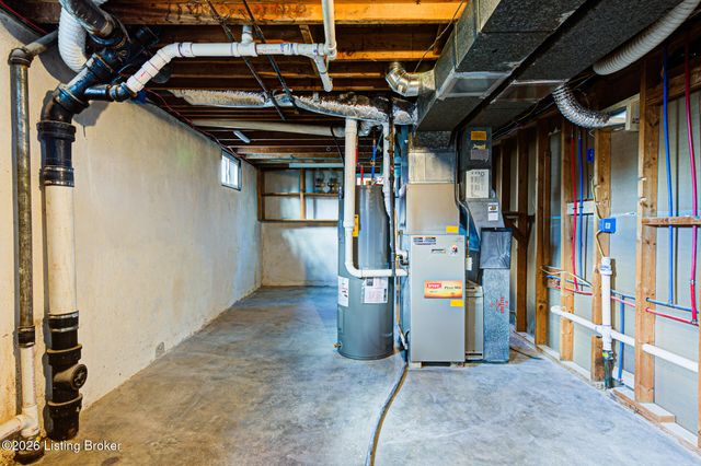 2011 Janlyn Rd, Jeffersontown, KY 40299