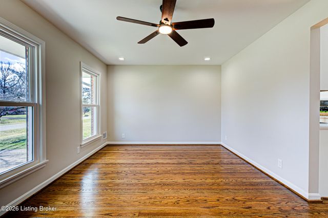 2011 Janlyn Rd, Jeffersontown, KY 40299