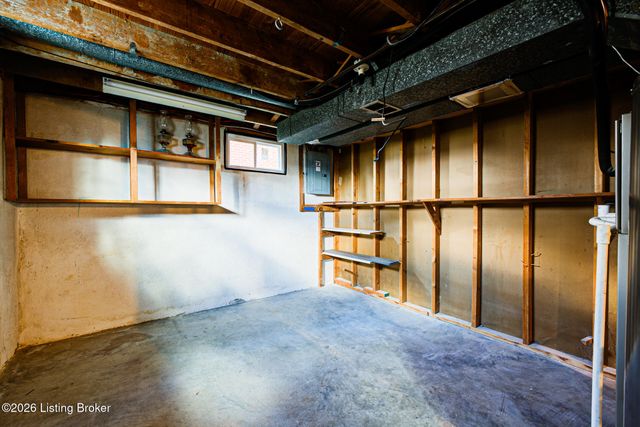 2011 Janlyn Rd, Jeffersontown, KY 40299