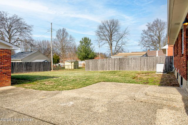 2011 Janlyn Rd, Jeffersontown, KY 40299