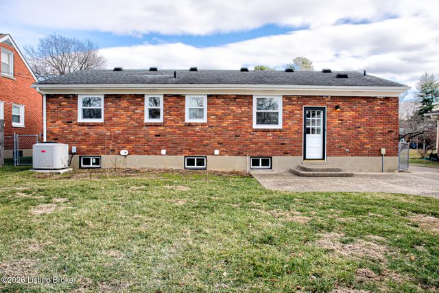 2011 Janlyn Rd, Jeffersontown, KY 40299
